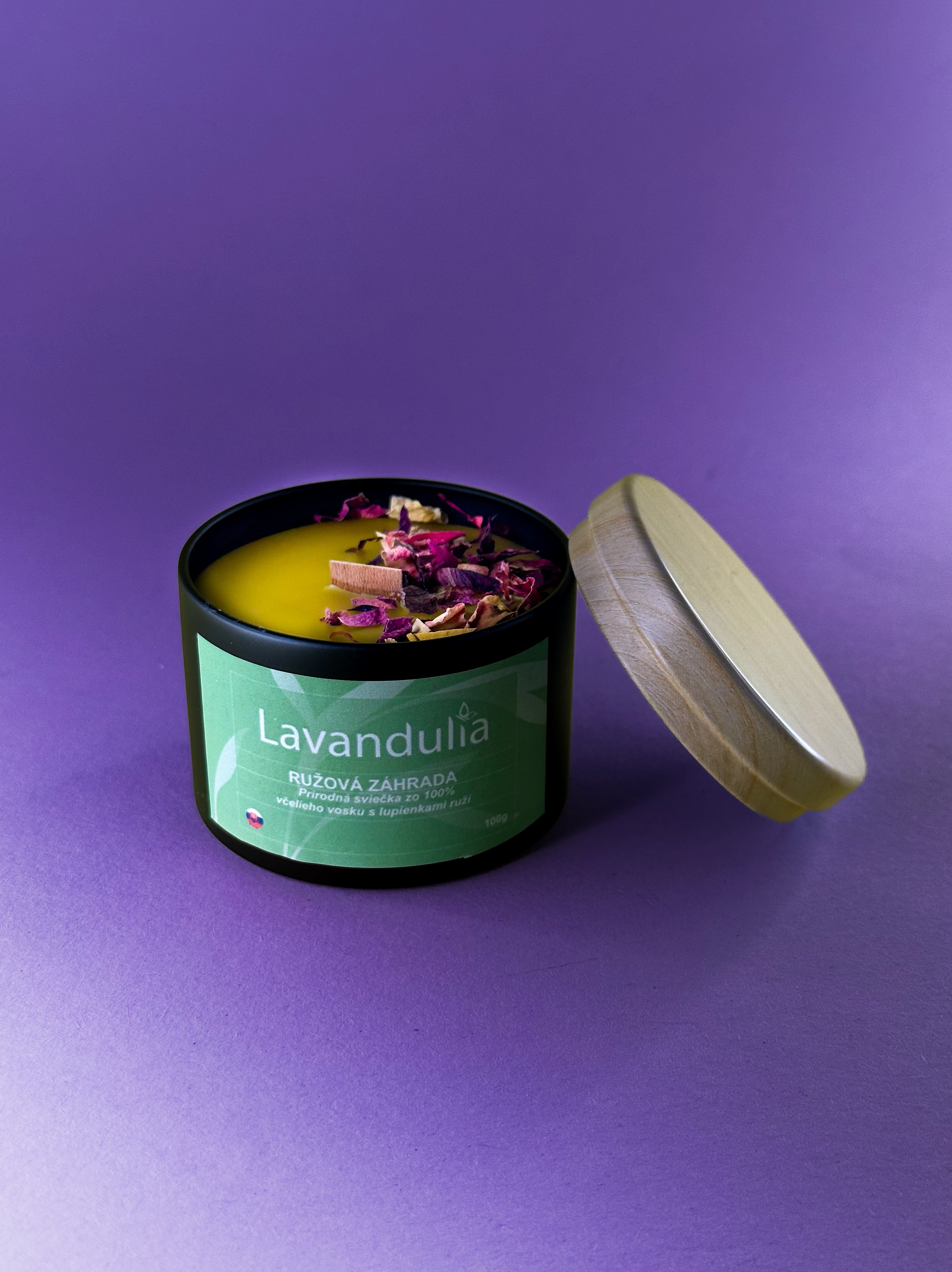 Ružová záhrada - prírodná sviečka zo 100% včelieho vosku s ružou